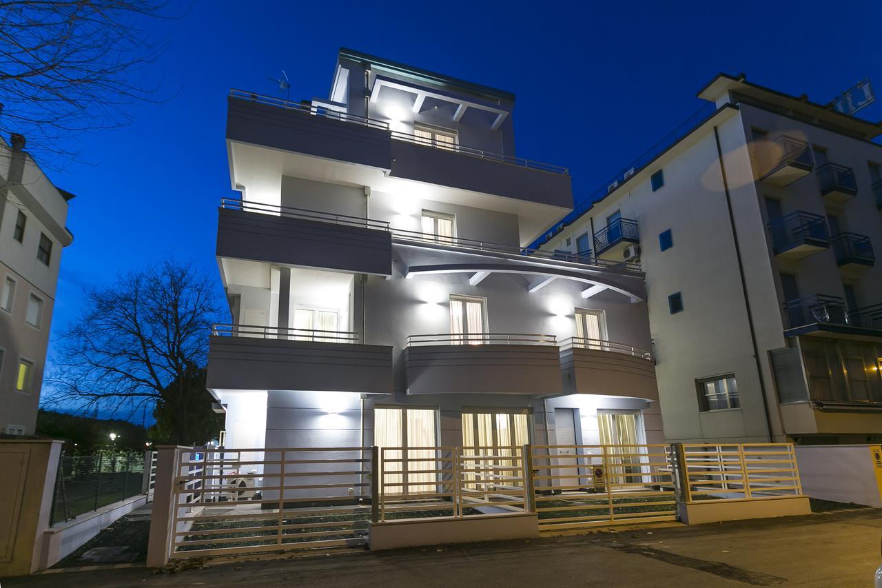 אפרטהוטל רימיני Residenza Riva Azzurra מראה חיצוני תמונה